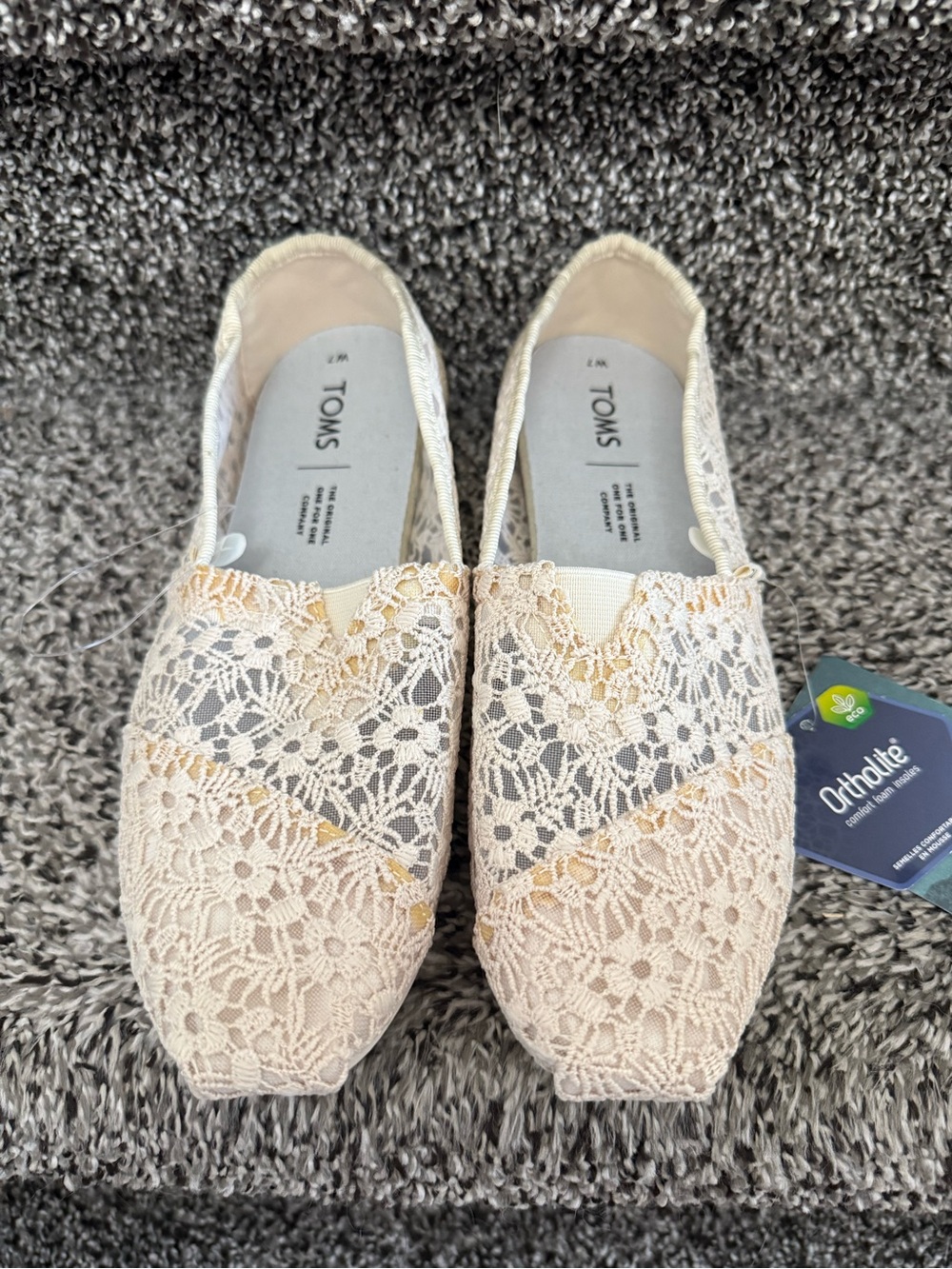 TOMS Women's Lace Slip-Ons in Cream NWT